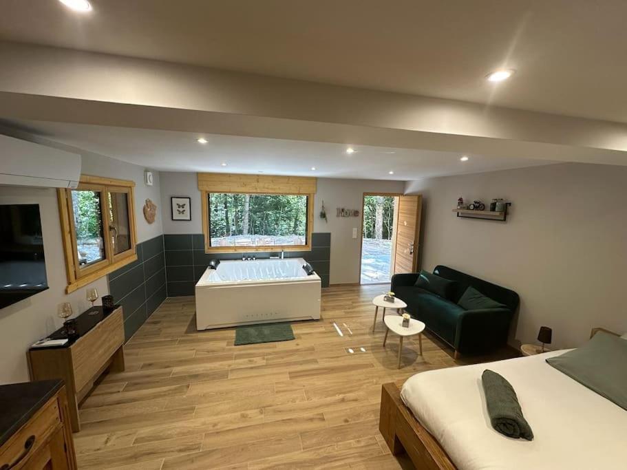 Jacuzzi En Foret L'Esperou Exterior foto